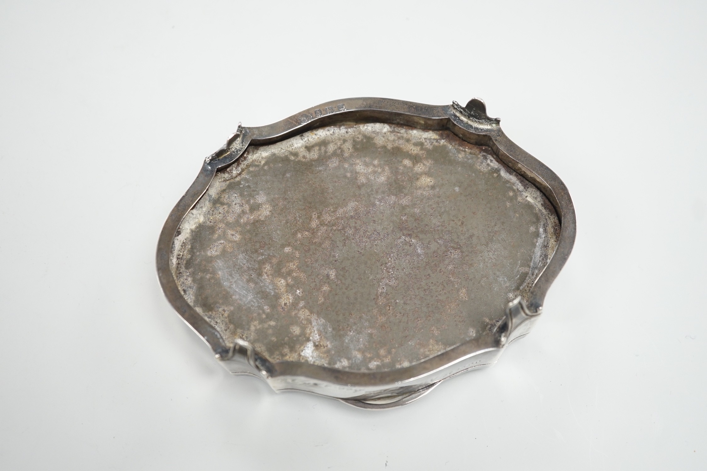 A George V silver and tortoiseshell mounted shaped oval trinket box, Birmingham, 1929, with engraved inscription, 12.6cm.